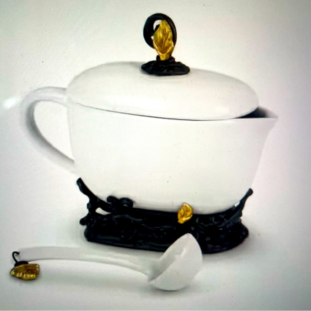 Gold Leaf Sauce Boat With Ladle And Aluminum Metal Base. Gg Gold Leaf Collection